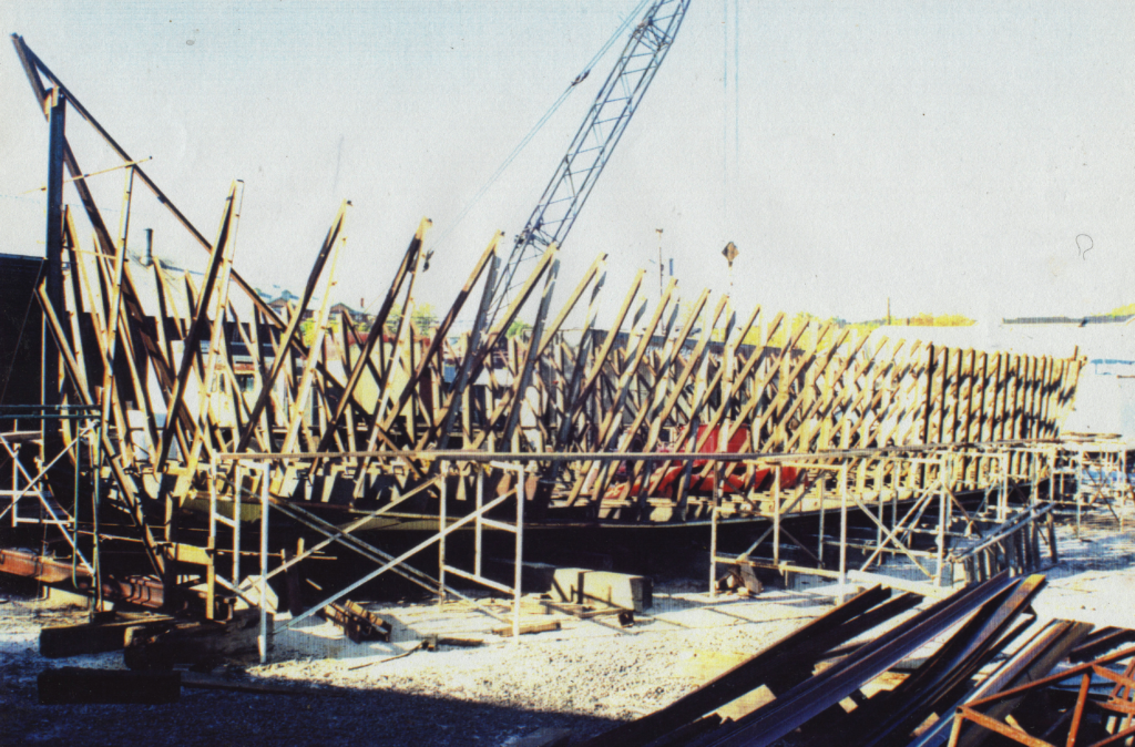 stagebarge build002